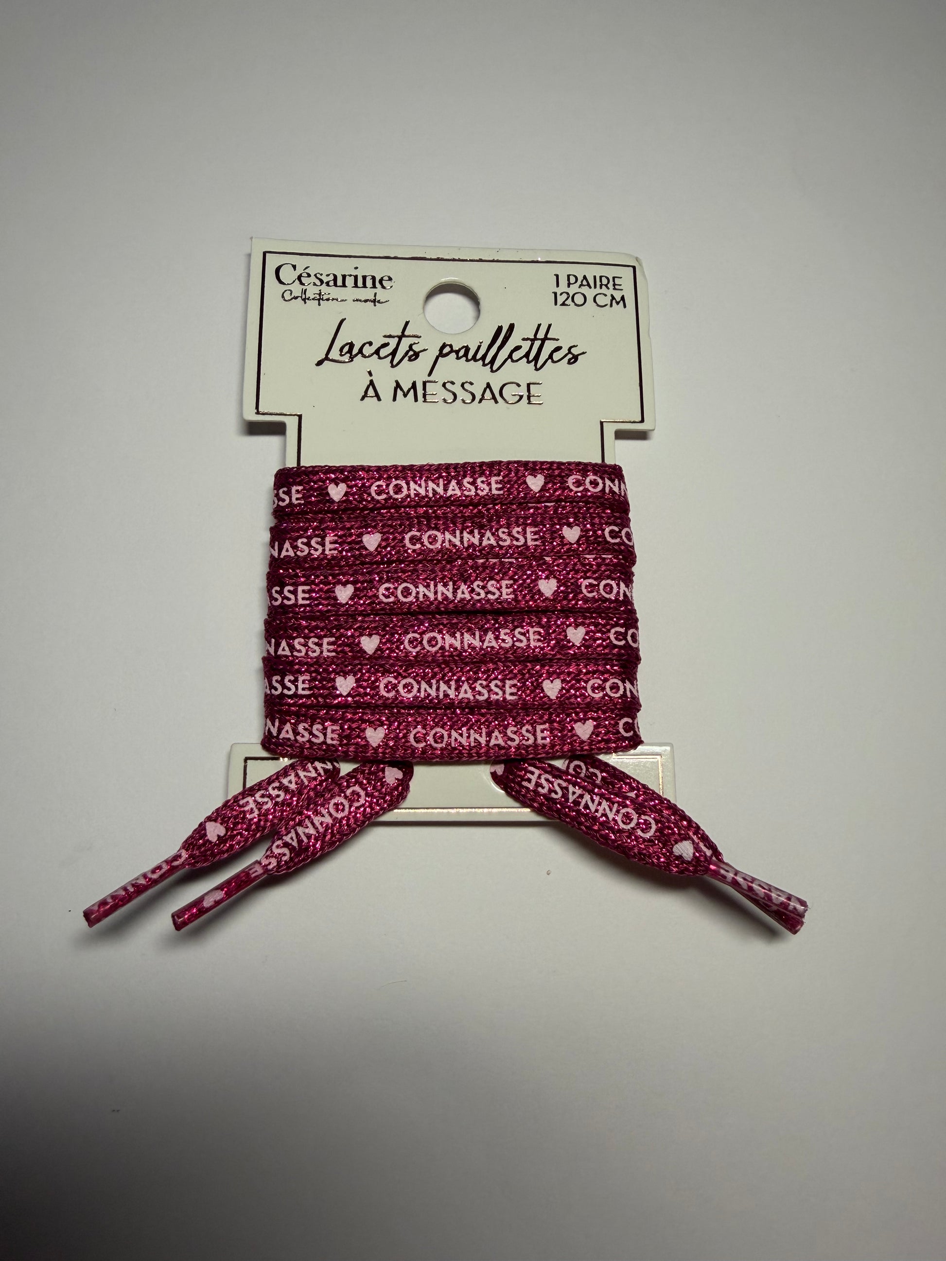 Lacets avec inscriptions pailletées