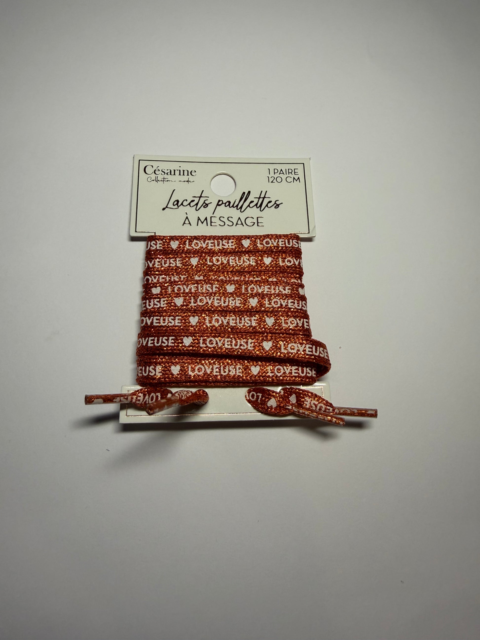 Lacets avec inscriptions pailletées