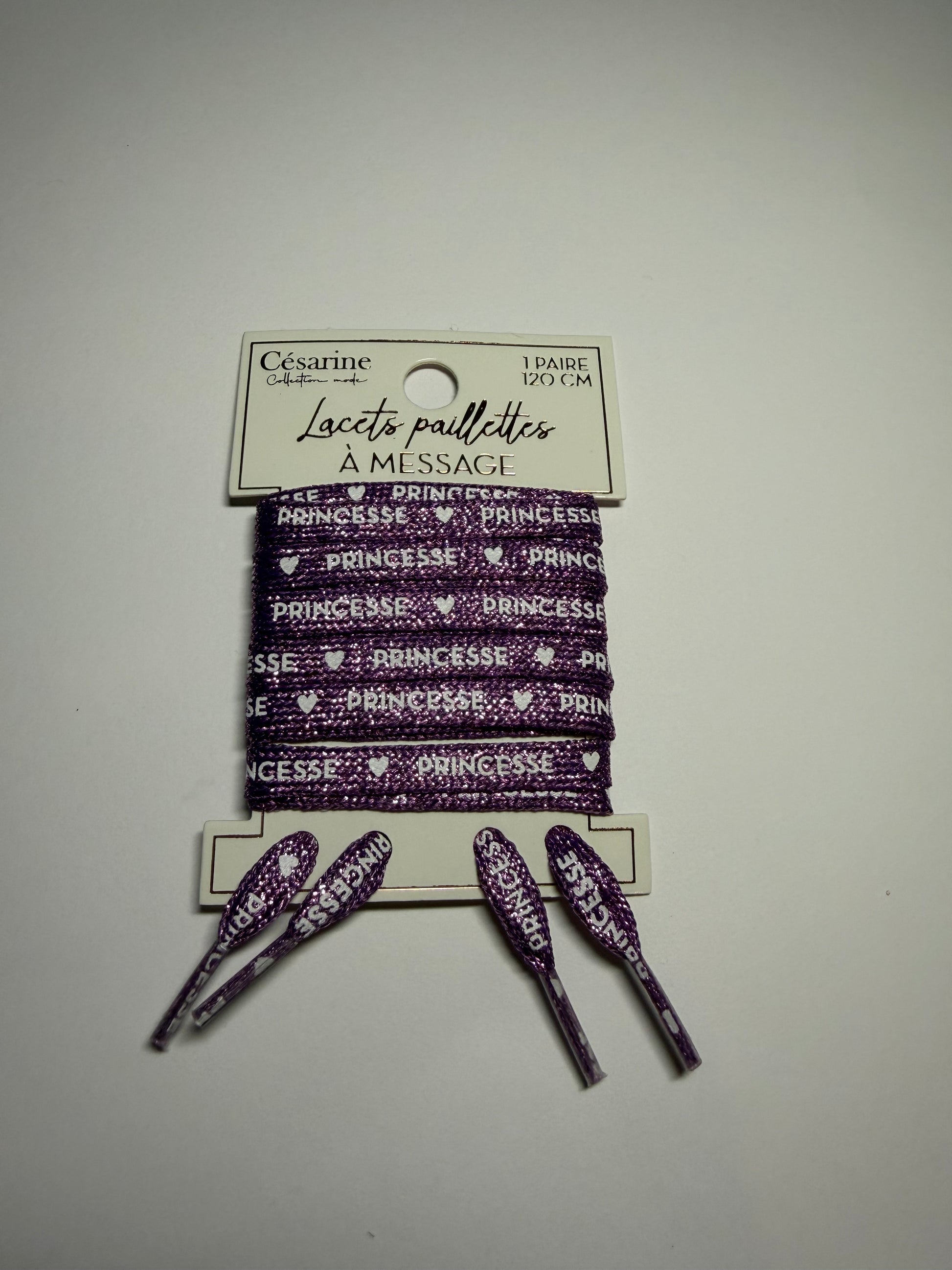 Lacets avec inscriptions pailletées