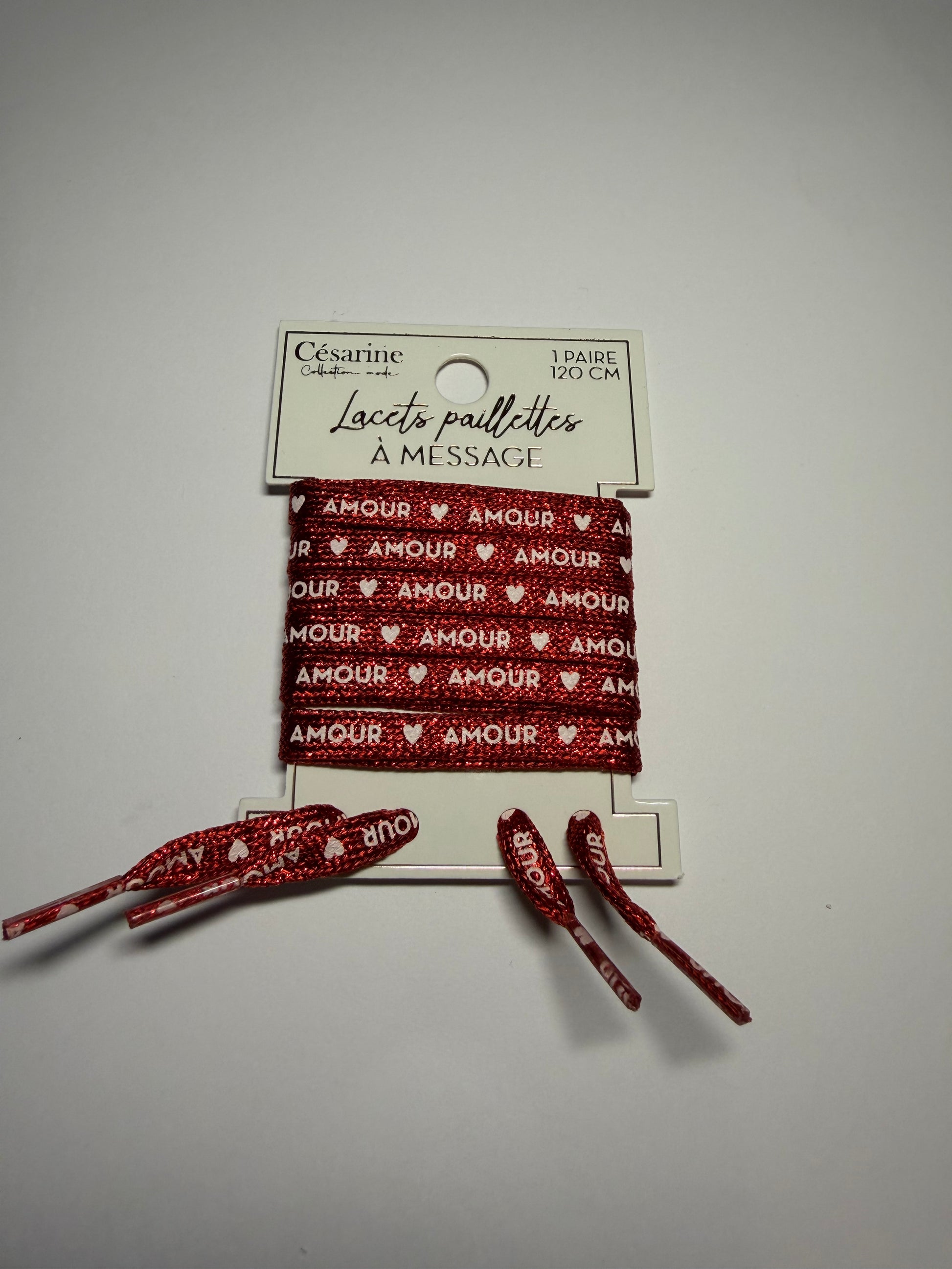 Lacets avec inscriptions pailletées